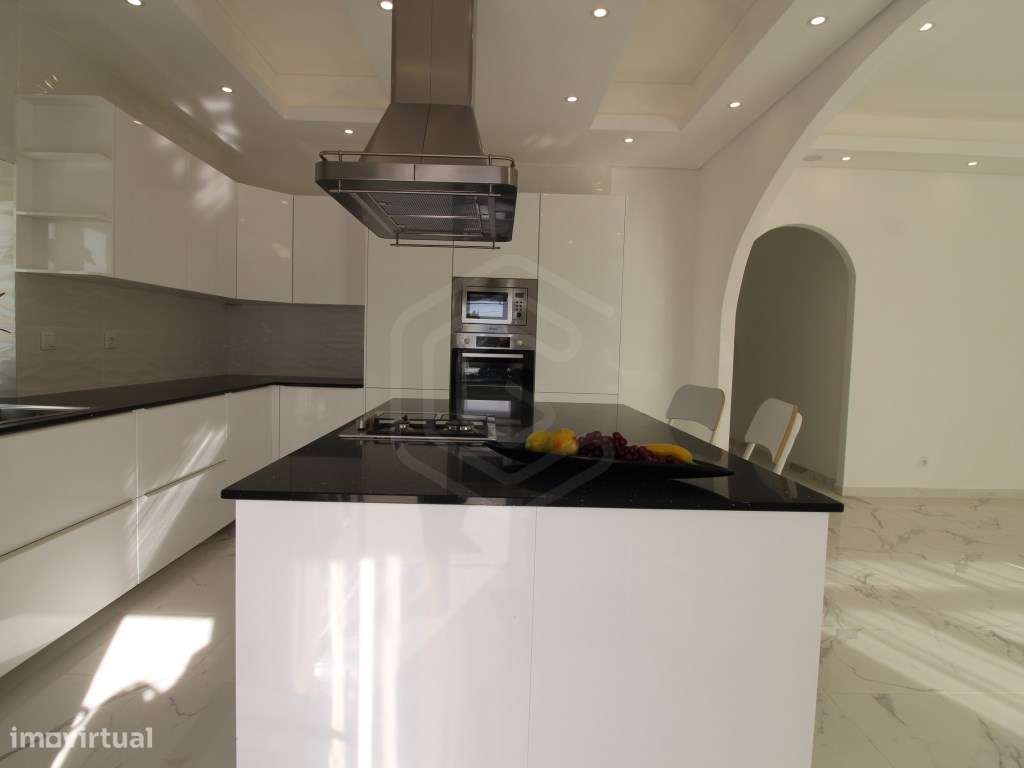 Moradia isolada totalmente remodelada com piscina, a poucos minutos... - Grande imagem: 4/46