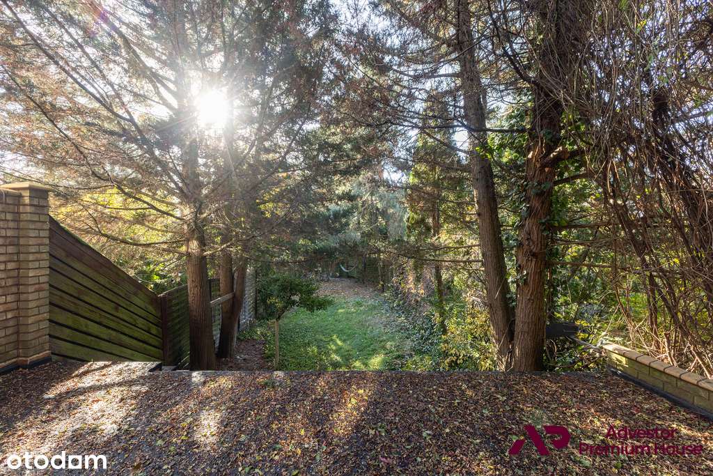 Dom z pięknym ogrodem-starodrzew- blisko lasu-9
