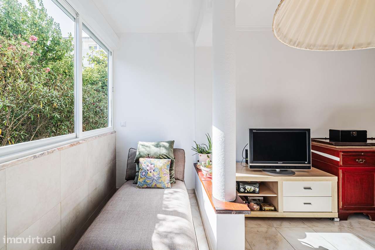 Apartamento T2 localizado nas Mercês-4