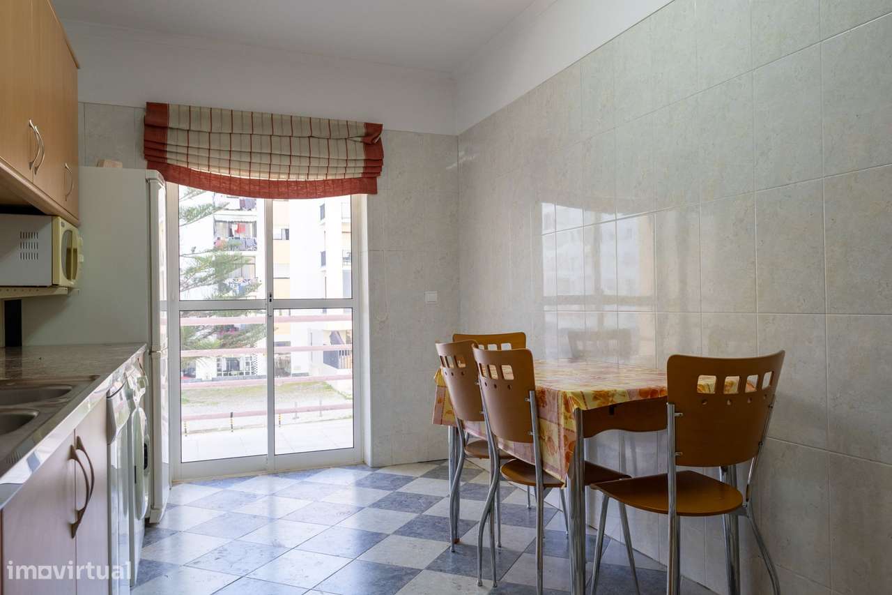 Apartamento T2 Espaçoso em Armação de Pêra com Garagem!-17