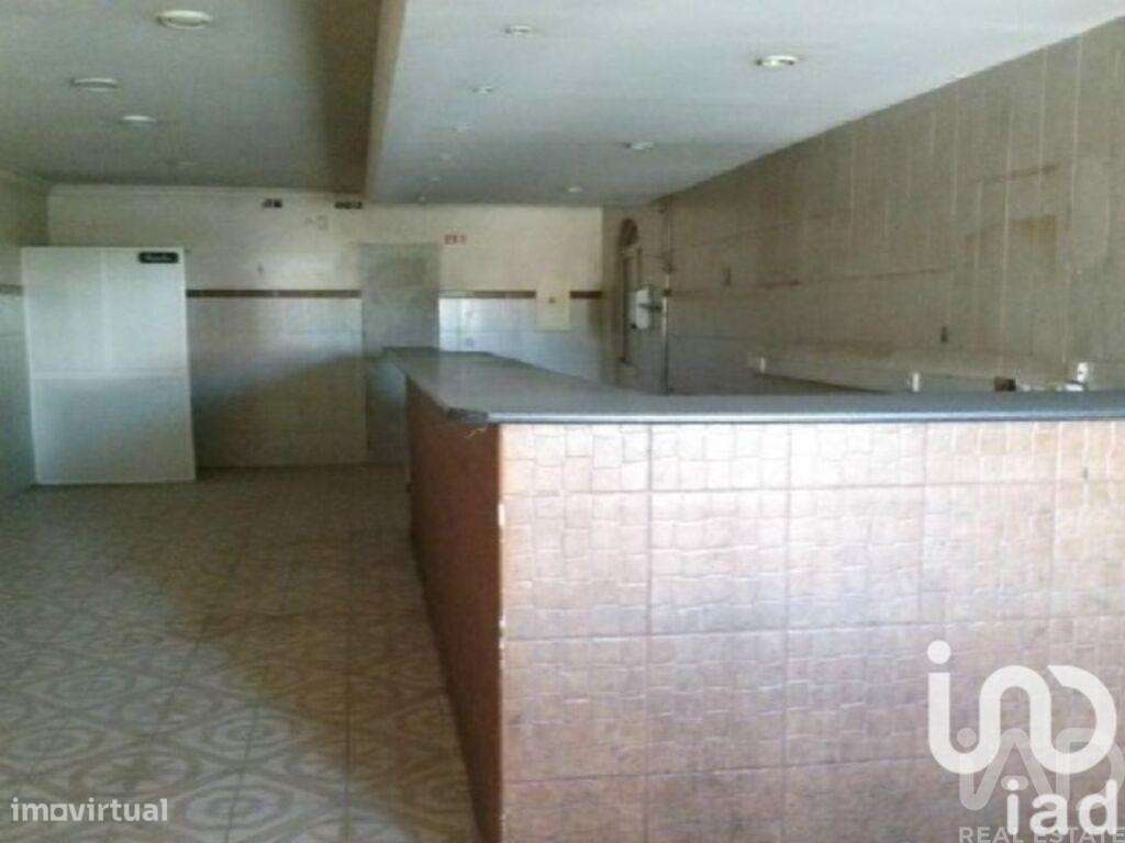 Prédio em Marinha Grande de 315 m2 - Grande imagem: 2/9