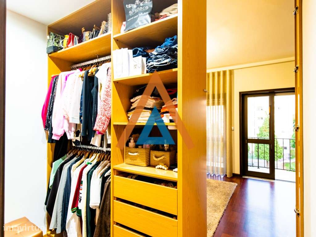 Excelente T2 - São João da Madeira-23