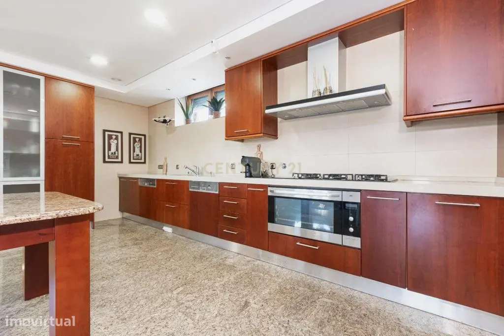 Moradia T8 de grande dimensão em S. João dos Montes, Vila Franca de Xi-10