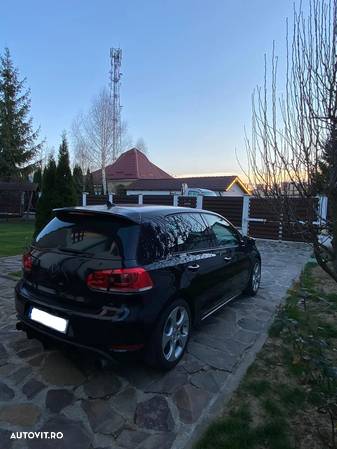 Volkswagen Golf 2.0 TSI GTI DSG - 2