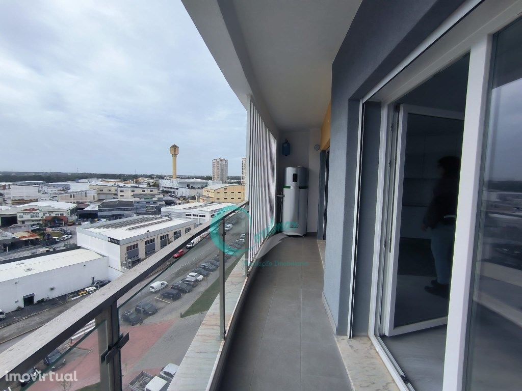 Apartamento T2 com Arrecadação em Santa Marta do Pinhal, ...