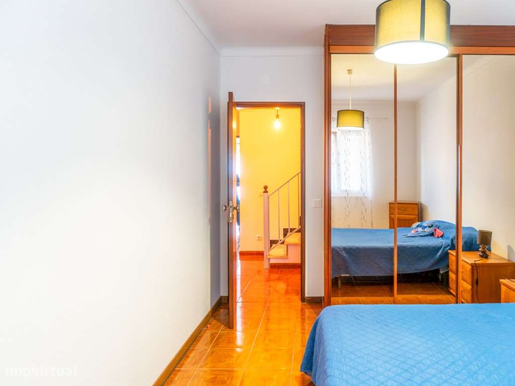 Moradia de rés do chão e 1º andar com Garagem-20