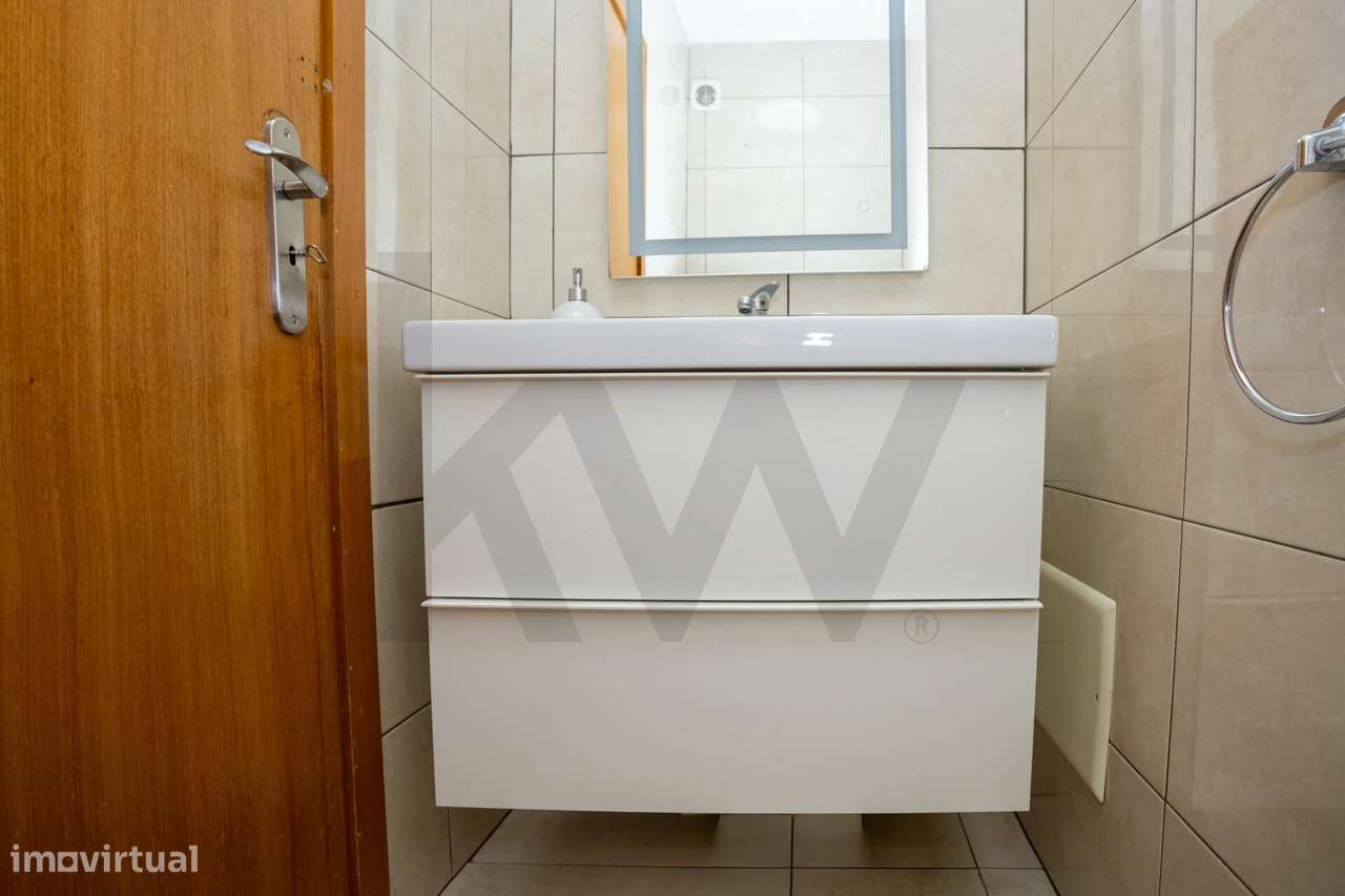 T3 Remodelado na Alcaniça, a Passos do Hospital e Universidades!-28
