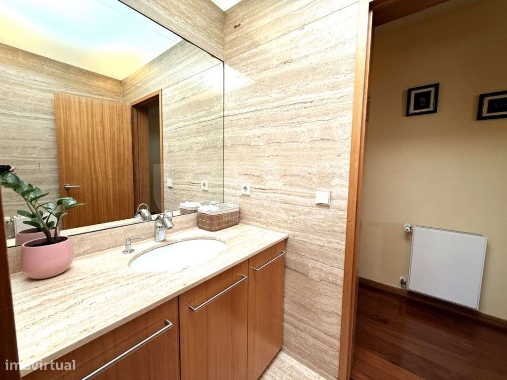 Moradia T5 Moderna com Jardim e Cave Ampla - Árvore, Vila do Conde-24