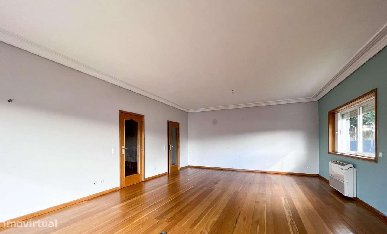 Moradia T4 à venda na Marginal-9