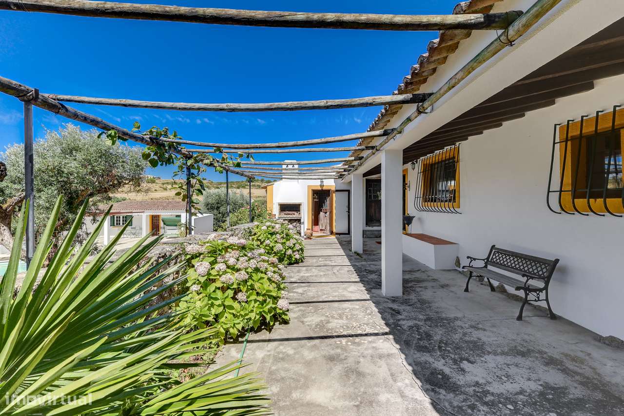 Quinta com Piscina e 2 Hectares a 25 km de Lisboa-35