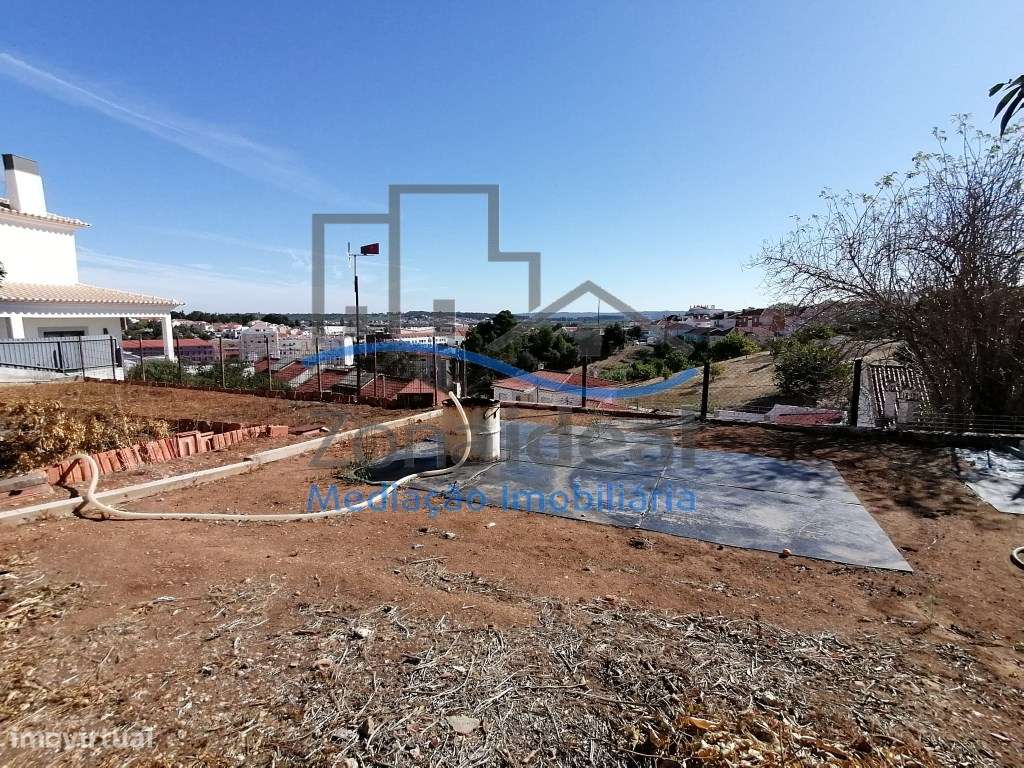 Moradia com dois pisos e logradouro, localizada em Alenquer-39