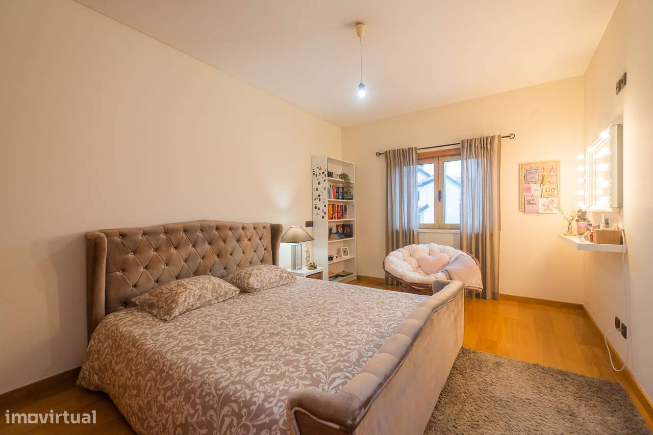 Moradia T-4+1 em Agualva Cacém-33