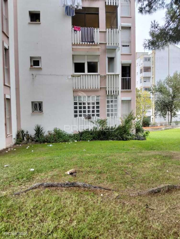 Apartamento T2 - Com elevador no Vale da Amoreira - Grande imagem: 3/28