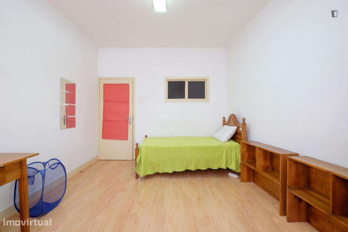 Quarto - localizado em Baixa Coimbra - Grande imagem: 5/24