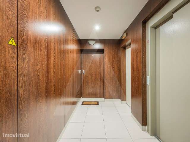 Apartamento T2 com varandas e garagem fechada no centro de Aveiro-33