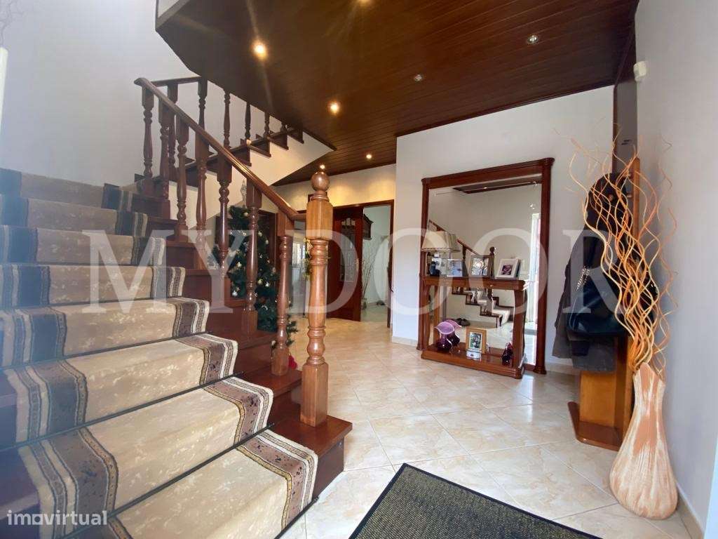 Excelente Moradia Isolada V4+1 - Santa Iria D'Azóia - Ótimas Áreas - Grande imagem: 5/60