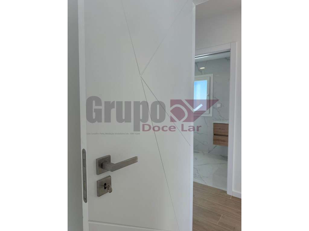 Moradia Isolada Térrea V4 em Construção - Quinta do Anjo-6