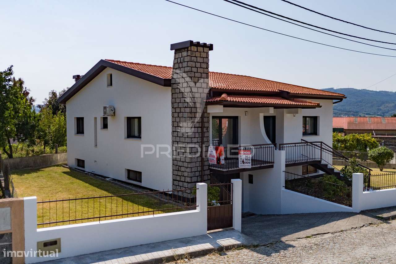 Moradia Individual T3 - Centro de Amares (RENOVADA) - Grande imagem: 2/40