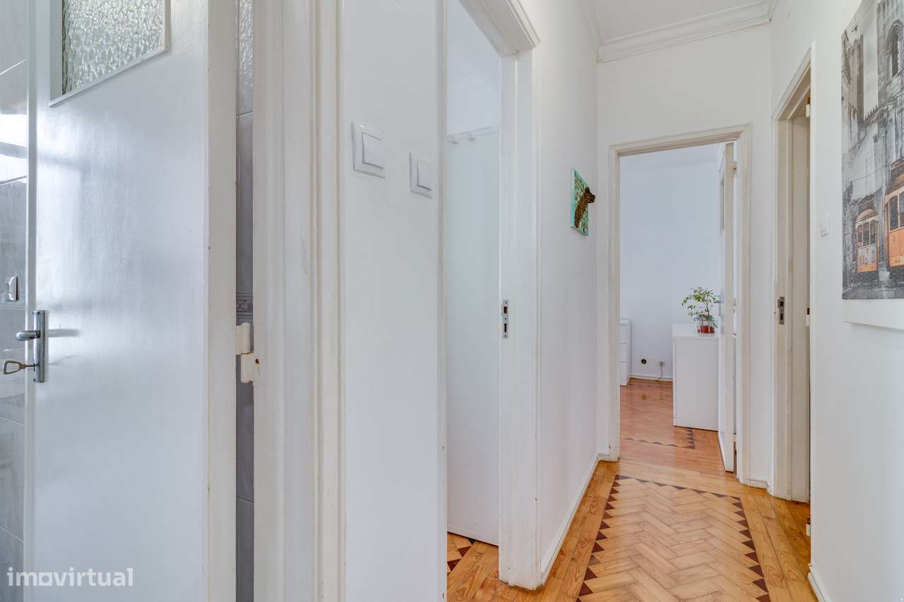 APARTAMENTO T3 | C/ ARRECADAÇÃO | ODIVELAS-13