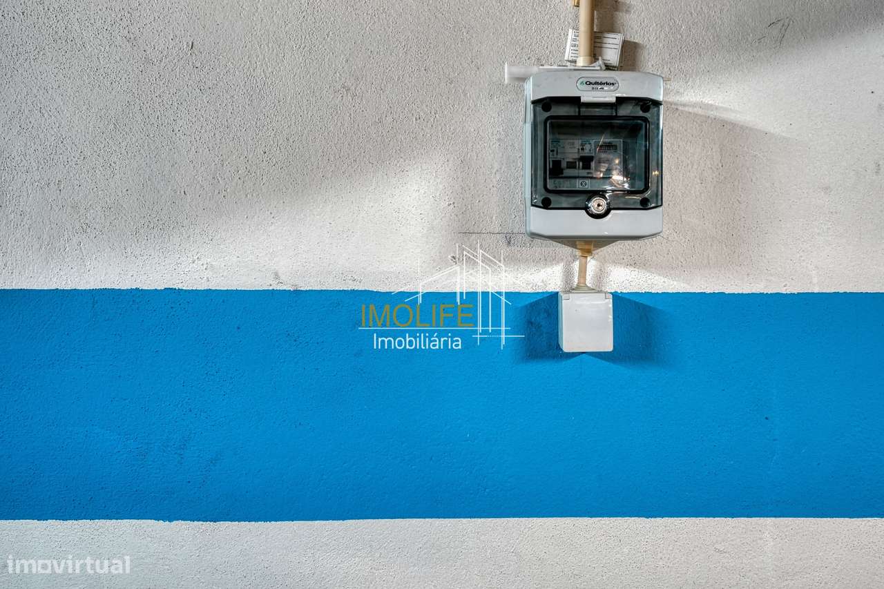 Apartamento T2 com Vista Desafogada em Benfica-38