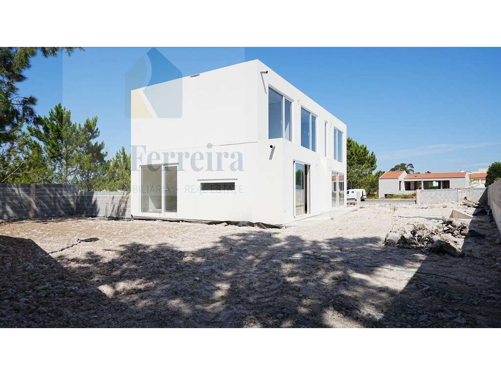 Moradia de design contemporâneo e inovador na Portela da Vila, Torr...-7
