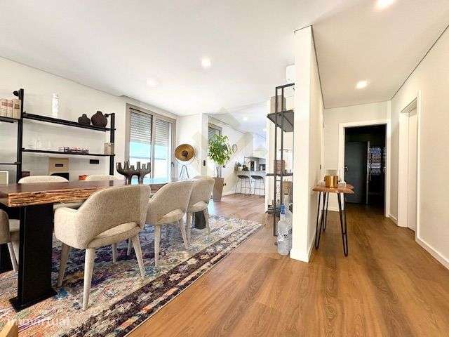 Moradia T4 de Luxo com Piscina e Jardim em Esmoriz-12