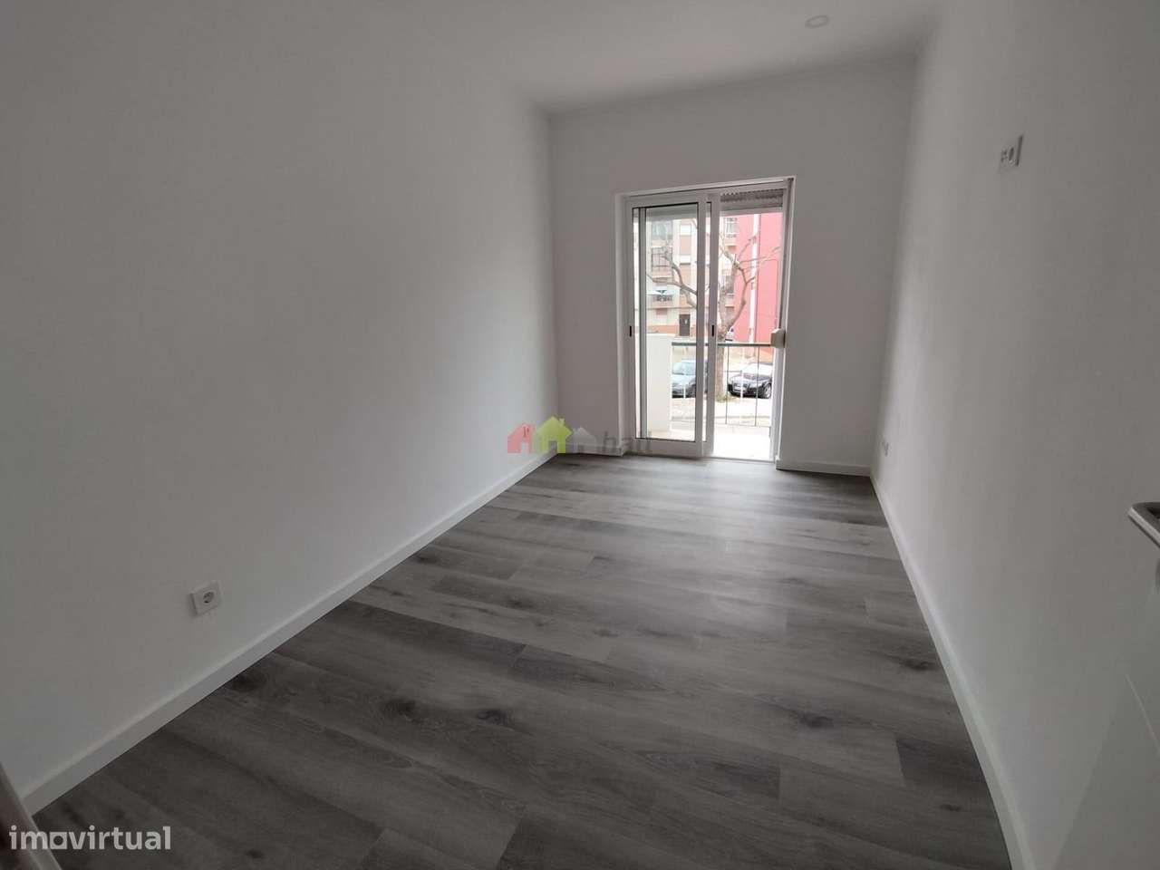 Apartamento T2 Remodelado na Baixa Banheira-21