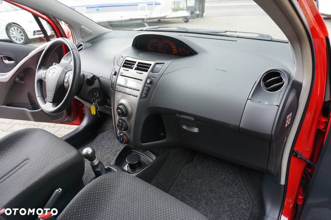 Toyota Yaris 1.0 Active - 26