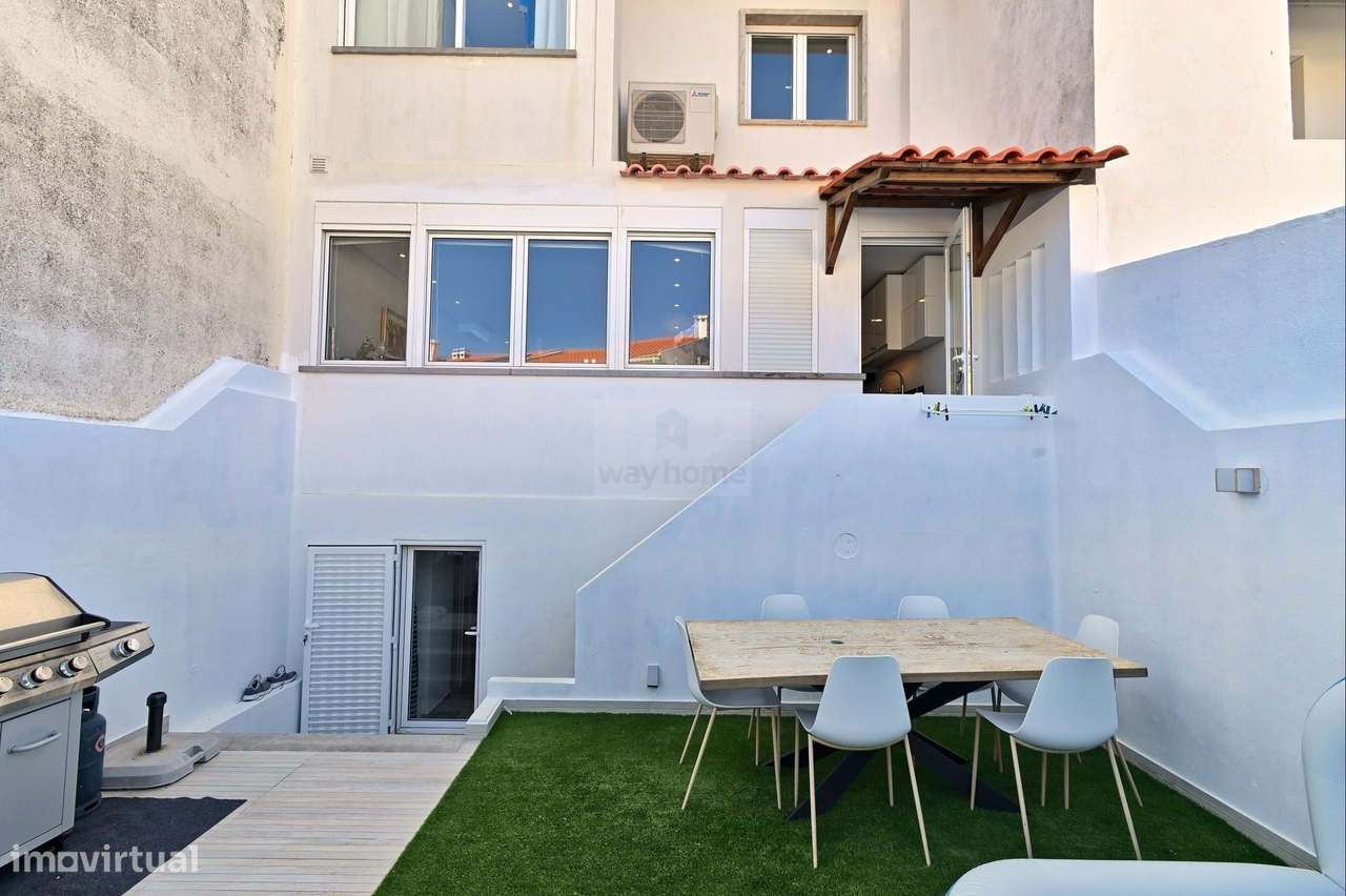 Moradia T3+1 | Sotão e Cave | Remodelada | Pátio Exterior | Amoreira |-16