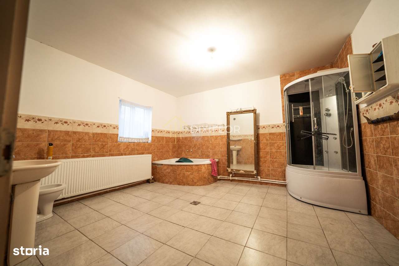 Casă în centrul localității Trei Sate - Imagine principală: 5/8