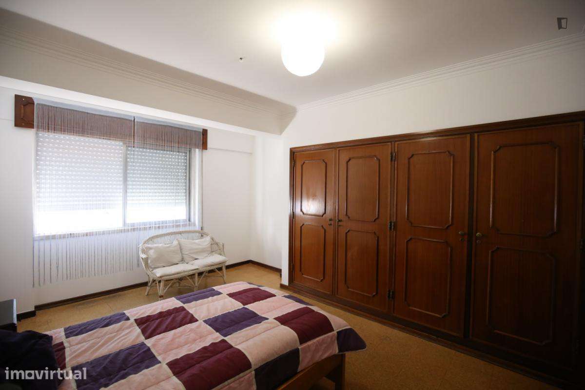 Quarto - localizado em Benfica Lisbon - Grande imagem: 5/8