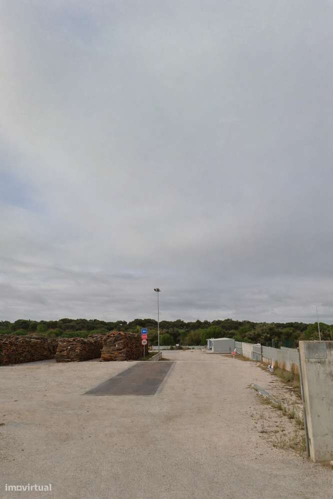 Terreno urbano de 30.000 m² com acesso asfaltado - Grande imagem: 2/2