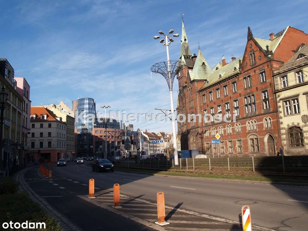 Rynek - piwnice do sprzedania.-0