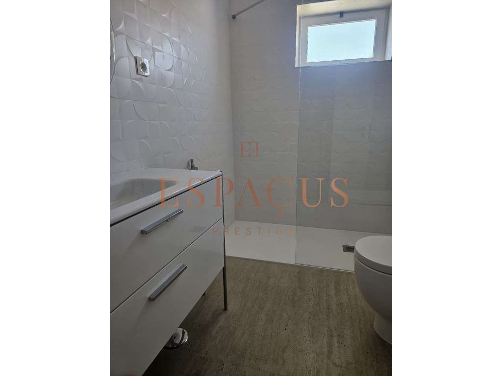 Apartamento T2 com Terraço no Coração do Centro Histórico-21