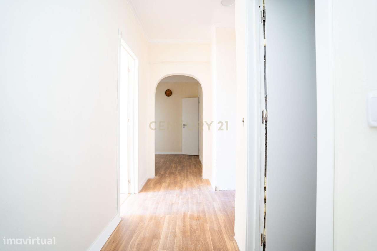 Apartamento T2 em remodelação | Casal de São Brás | Amadora-14