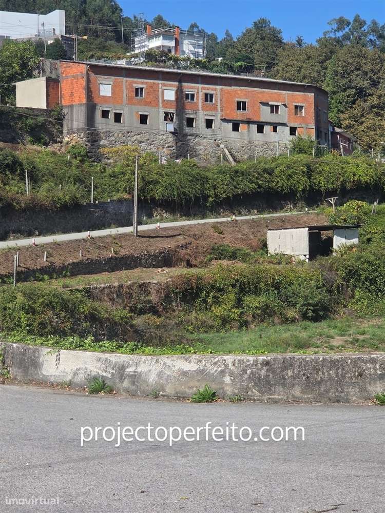 Armazém  Venda em Macieira de Cambra,Vale de Cambra - Grande imagem: 2/8