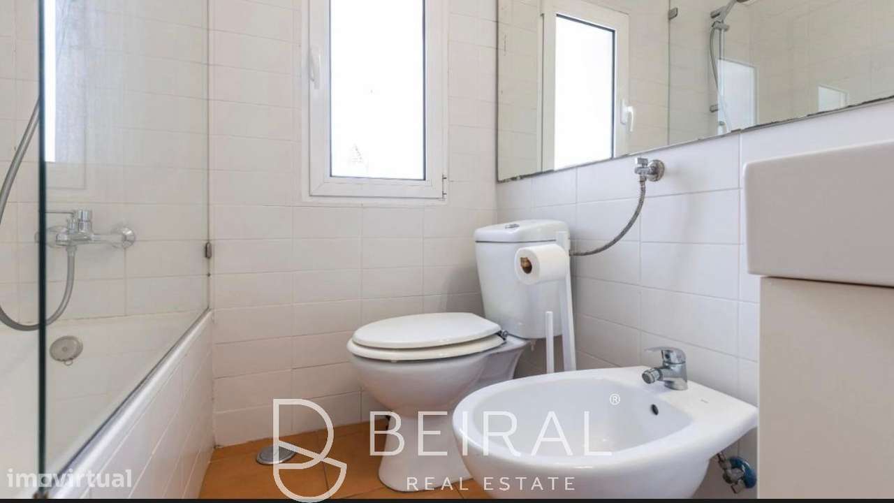 Apartamento T2 com varanda e estacionamento-20