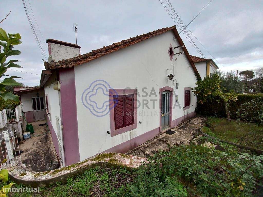 Moradia T3 com terreno e poço pronta para habitar em Ferreira do Zêzer - Grande imagem: 2/24