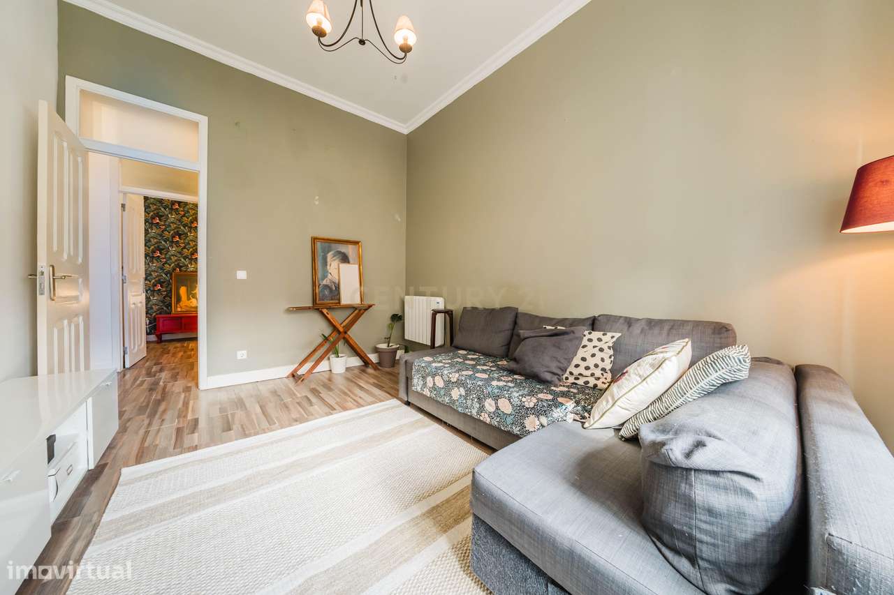 T2 com Amplo Terraço Privativo em Lisboa-12