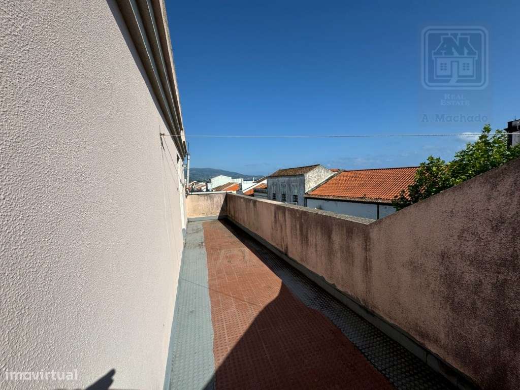 AMPLO EDIFÍCIO para VENDA com ÁREA COMERCIAL, ARMAZÉM e 9 APARTAMEN... - Grande imagem: 5/60