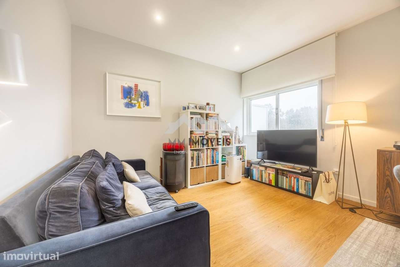 Andar Moradia T2 | Renovado | Varandas | 3 Frentes | Garagem 65m²-3