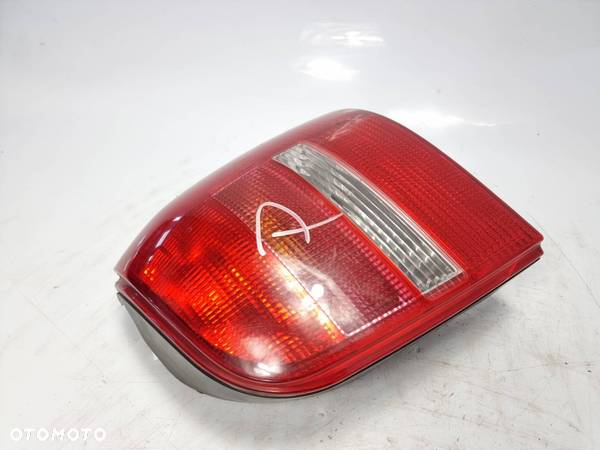 LAMPA PRAWA TYŁ AUDI A4 B5 8D9945096C - 4