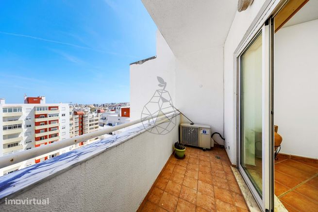 Apartamento com 1 Quarto  na Urbanização Horta da Raminha  em Portimão-17