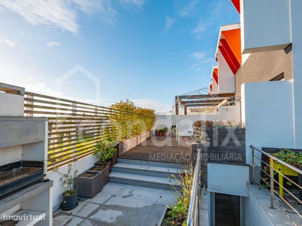 Moradia T3 com terraço, piscina e decoração de autor, Madalena-57