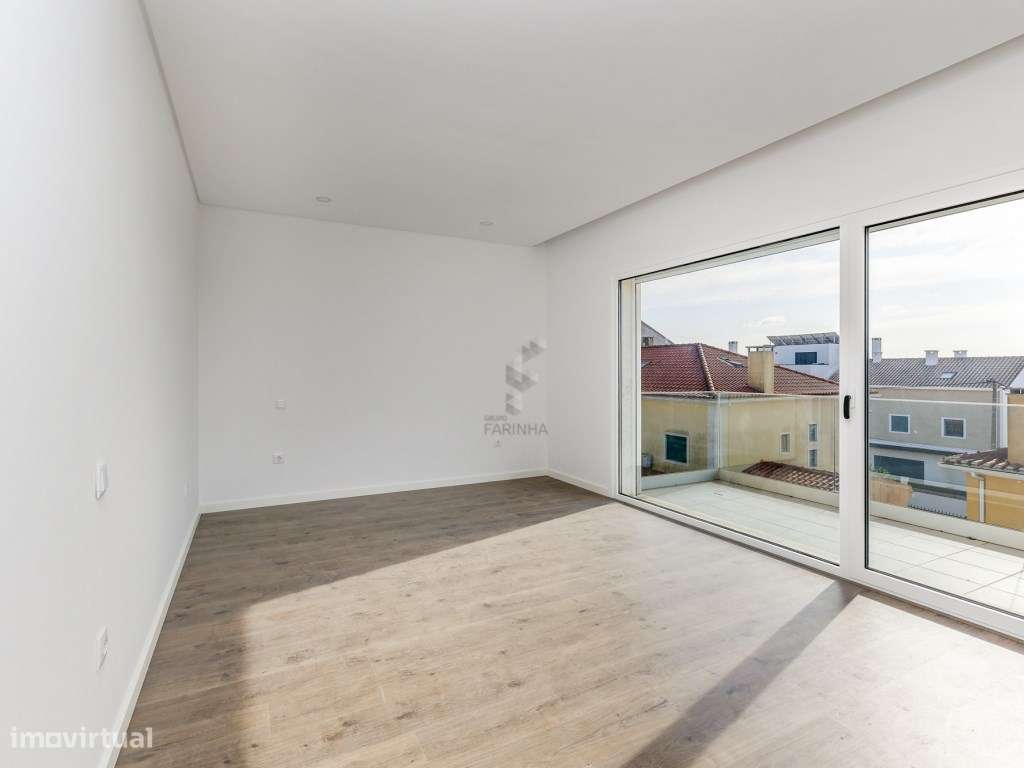 MORADIA T4 NOVA
Famões, moradia independente V4+1 nova com Jardim,...-16