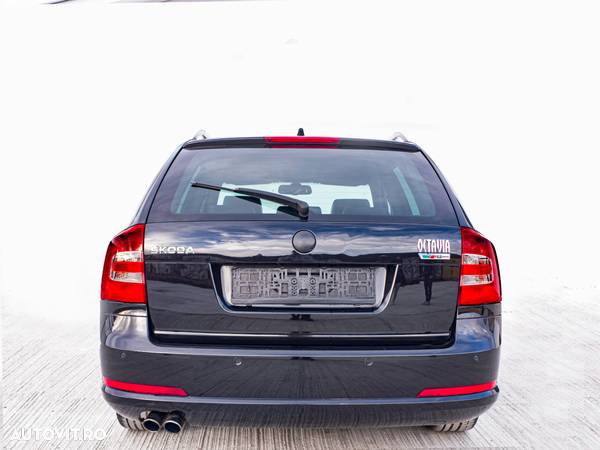 Skoda Octavia Combi 2.0 TDI CR DPF DSG RS - 5