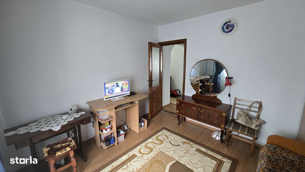 Vând apartament cu 2 camere decomandate - Imagine principală: 3/8
