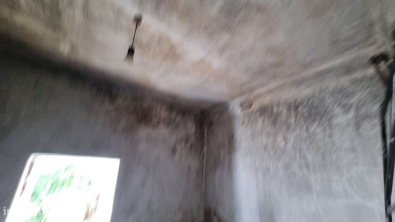 2 Moradias para remodelar com logradouro - Carvalhal Benfeito-35