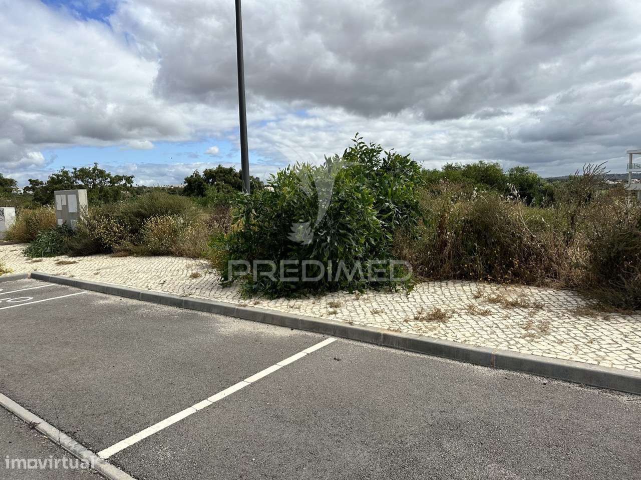 Lote para construir moradia e piscina a 2km da praia - Grande imagem: 4/13