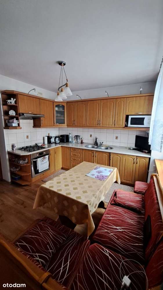 Do sprzedaży ładny, wolnostojący dom na dużej dzia-10